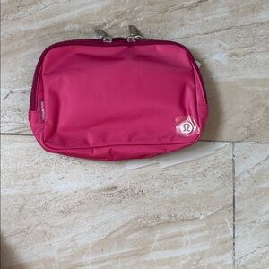 Lululemon 2L Everywhere Belt Bag price tag removed, description tag attached